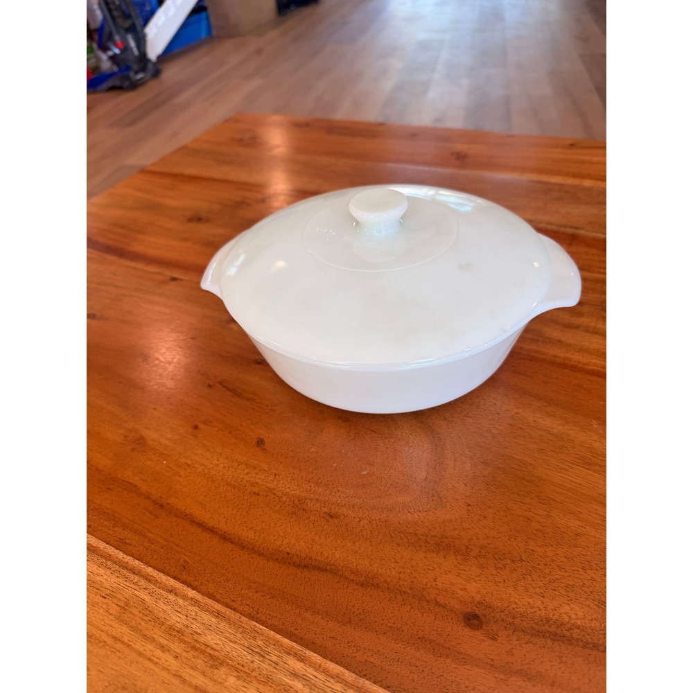 Anchor Hocking Vintage White Milk Glass 1.5 Quart Round Covered Casserole Dish